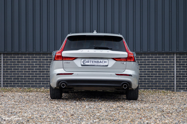 Volvo V60 2.0 T5 Momentum | Panorama | Leer | Harman Kardon | Zwenkbare trekhaak |