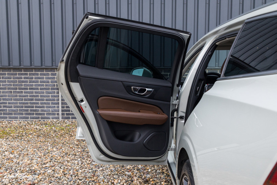 Volvo V60 2.0 T5 Momentum | Panorama | Leer | Harman Kardon | Zwenkbare trekhaak |