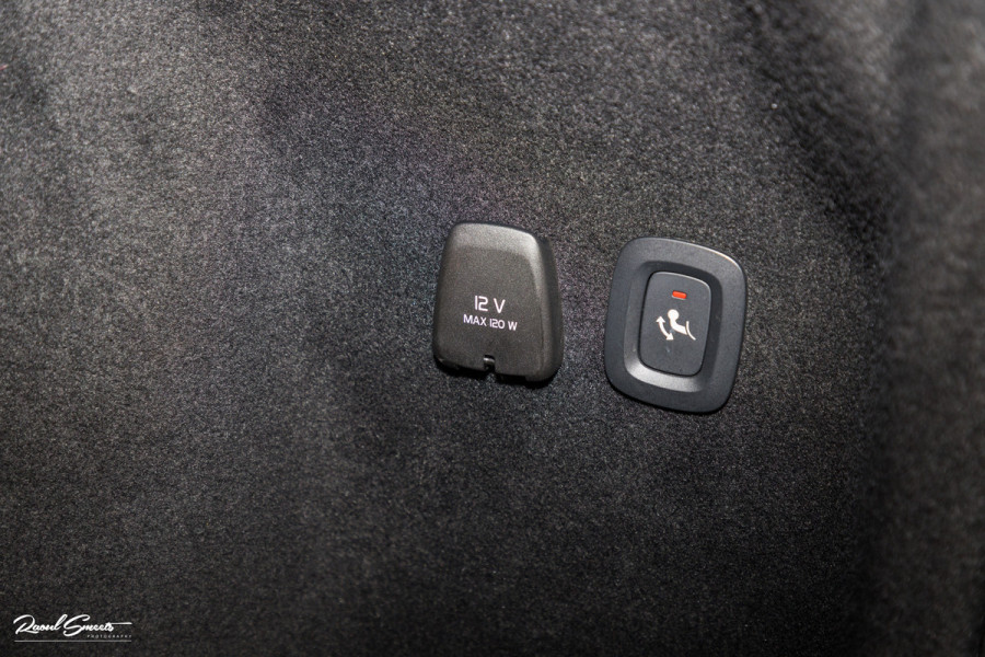 Volvo V60 2.0 T5 Momentum | Panorama | Leer | Harman Kardon | Zwenkbare trekhaak |