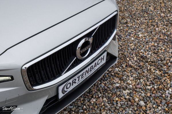Volvo V60 2.0 T5 Momentum | Panorama | Leer | Harman Kardon | Zwenkbare trekhaak |