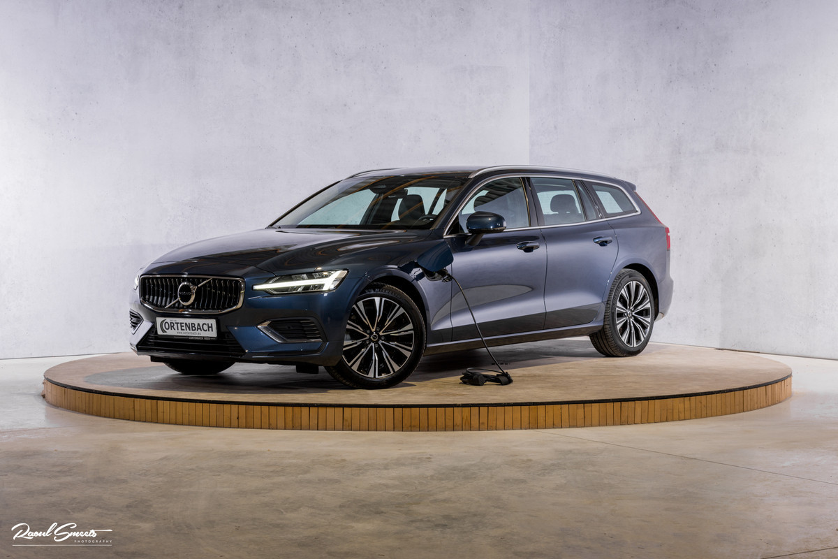 Volvo V60 2.0 T6 Plug-in hybrid AWD Plus Bright | Long range | Zwenkbare trekhaak | Harman Kardon | Memroy |