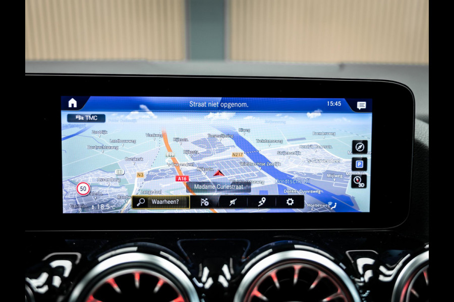 Mercedes-Benz GLA 200 AMG Line
