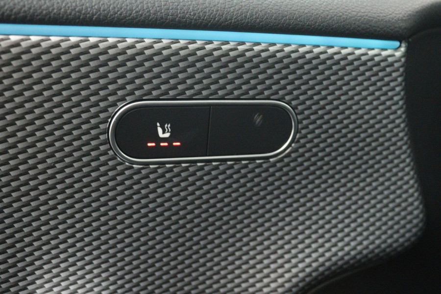 Mercedes-Benz A-Klasse 180 Business Solution Luxury (PANORAMADAK, SFEERVERLICHTING, STOELVERWARMING, CAMERA)