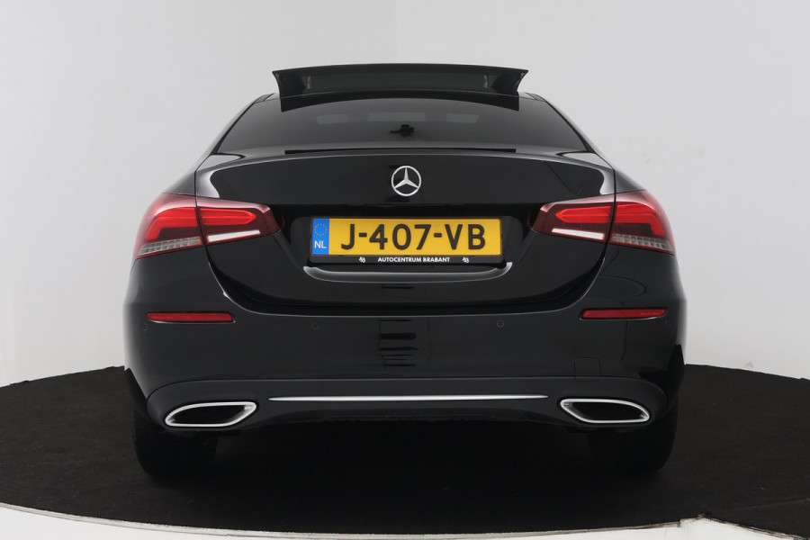 Mercedes-Benz A-Klasse 180 Business Solution Luxury (PANORAMADAK, SFEERVERLICHTING, STOELVERWARMING, CAMERA)
