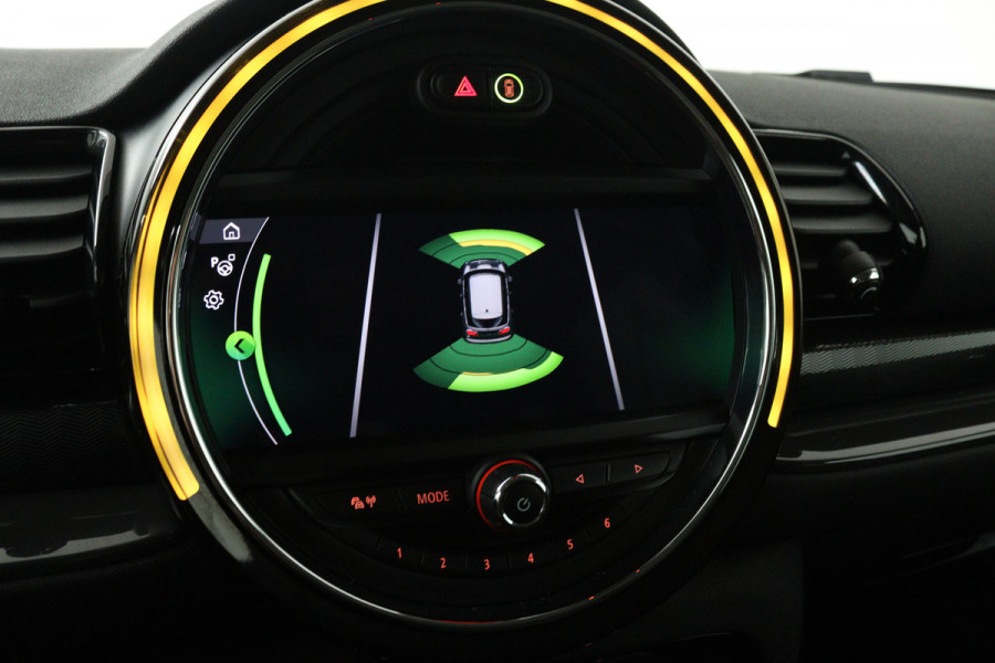 MINI Clubman 1.5 Cooper (SFEERVERLICHTING, H&K AUDIO, CRUISE CONTROL, NAVIGATIE, PARKEERSENSOREN)