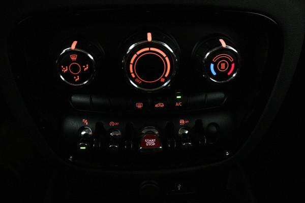 MINI Clubman 1.5 Cooper (SFEERVERLICHTING, H&K AUDIO, CRUISE CONTROL, NAVIGATIE, PARKEERSENSOREN)