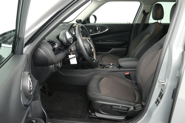 MINI Clubman 1.5 Cooper (SFEERVERLICHTING, H&K AUDIO, CRUISE CONTROL, NAVIGATIE, PARKEERSENSOREN)