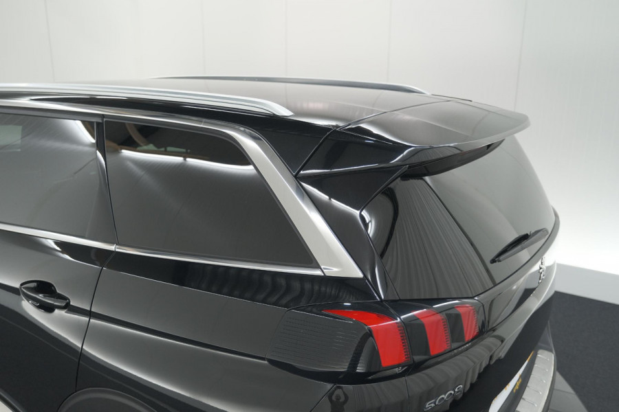 Peugeot 5008 PureTech 130 EAT8 GT Line | 7 Zitplaatsen | Trekhaak | Stoelverwarming | Apple Carplay