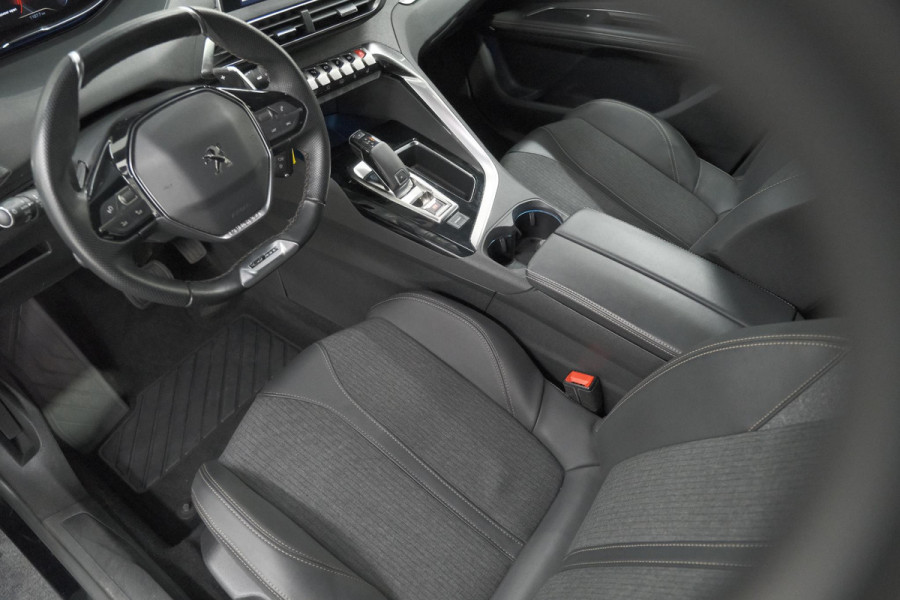 Peugeot 5008 PureTech 130 EAT8 GT Line | 7 Zitplaatsen | Trekhaak | Stoelverwarming | Apple Carplay