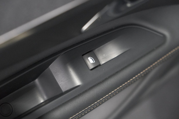 Peugeot 5008 PureTech 130 EAT8 GT Line | 7 Zitplaatsen | Trekhaak | Stoelverwarming | Apple Carplay