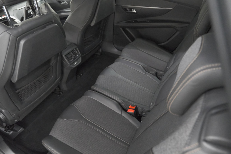 Peugeot 5008 PureTech 130 EAT8 GT Line | 7 Zitplaatsen | Trekhaak | Stoelverwarming | Apple Carplay