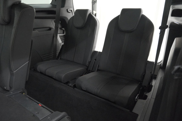 Peugeot 5008 PureTech 130 EAT8 GT Line | 7 Zitplaatsen | Trekhaak | Stoelverwarming | Apple Carplay