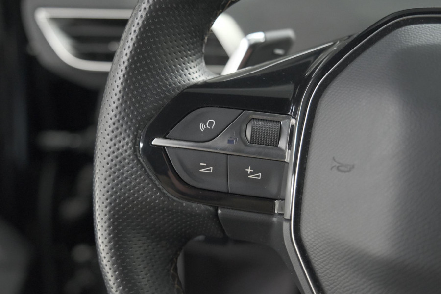 Peugeot 5008 PureTech 130 EAT8 GT Line | 7 Zitplaatsen | Trekhaak | Stoelverwarming | Apple Carplay