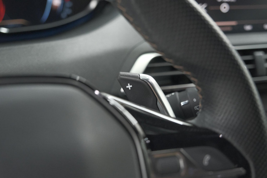 Peugeot 5008 PureTech 130 EAT8 GT Line | 7 Zitplaatsen | Trekhaak | Stoelverwarming | Apple Carplay