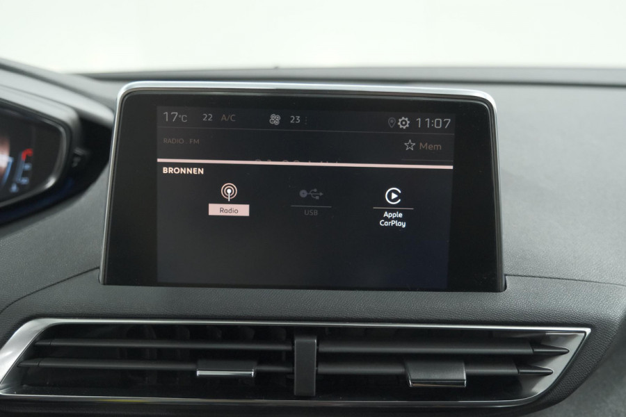 Peugeot 5008 PureTech 130 EAT8 GT Line | 7 Zitplaatsen | Trekhaak | Stoelverwarming | Apple Carplay