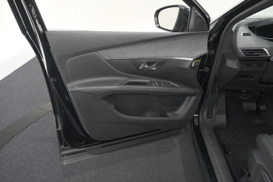 Peugeot 5008 PureTech 130 EAT8 GT Line | 7 Zitplaatsen | Trekhaak | Stoelverwarming | Apple Carplay