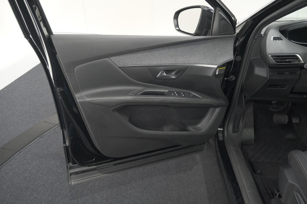 Peugeot 5008 PureTech 130 EAT8 GT Line | 7 Zitplaatsen | Trekhaak | Stoelverwarming | Apple Carplay
