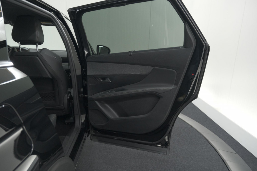 Peugeot 5008 PureTech 130 EAT8 GT Line | 7 Zitplaatsen | Trekhaak | Stoelverwarming | Apple Carplay