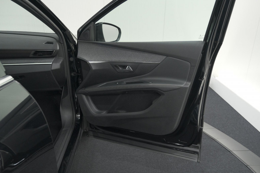 Peugeot 5008 PureTech 130 EAT8 GT Line | 7 Zitplaatsen | Trekhaak | Stoelverwarming | Apple Carplay