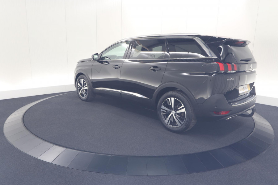 Peugeot 5008 PureTech 130 EAT8 GT Line | 7 Zitplaatsen | Trekhaak | Stoelverwarming | Apple Carplay
