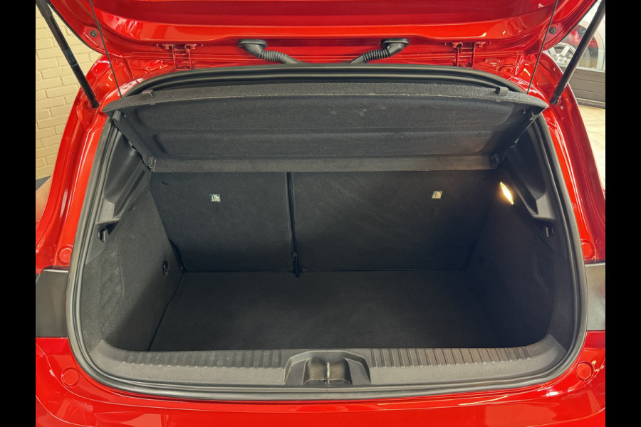 Renault Clio 1.6 E-Tech Hybrid 140 Intens, Navi | PDC V+A | 360 camera |16 inch velgen | carplay |cruise control |