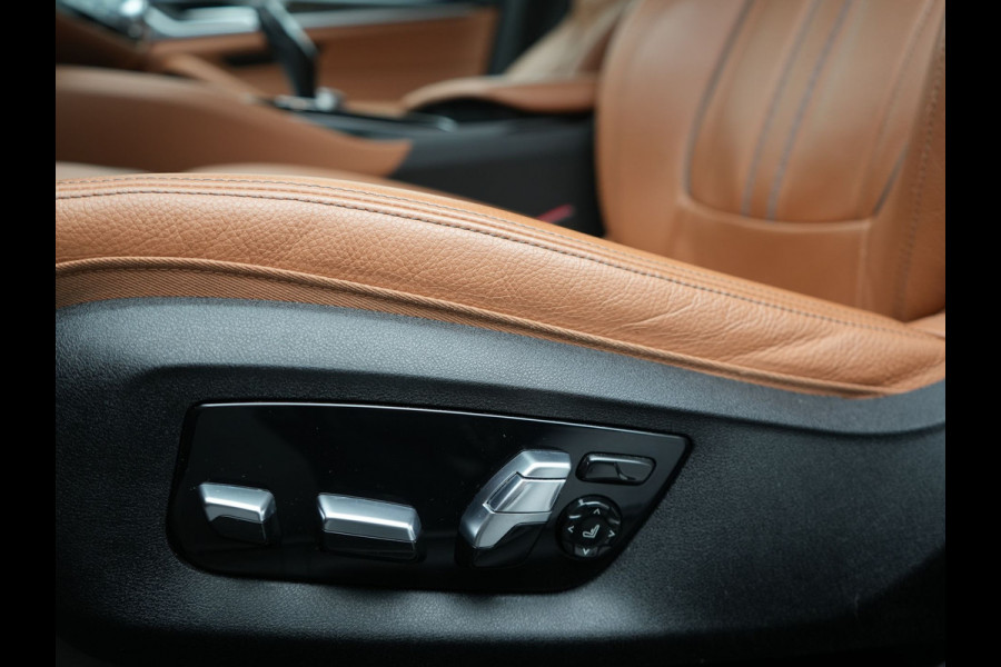 BMW 5 Serie Touring 530e Luxury Line PHEV 293pk Dealer O.H | Trekhaak Af Fabriek | Camera | Comfortstoelen Memory & Verwarmd | Cruise Control | Apple Carplay | Navigatie | Virtual | DAB | 18" L.M | BMW LED |  Plug In Hybrid