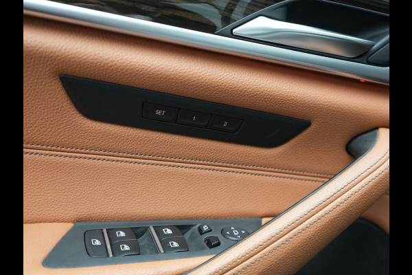 BMW 5 Serie Touring 530e Luxury Line PHEV 293pk Dealer O.H | Trekhaak Af Fabriek | Camera | Comfortstoelen Memory & Verwarmd | Cruise Control | Apple Carplay | Navigatie | Virtual | DAB | 18" L.M | BMW LED |  Plug In Hybrid