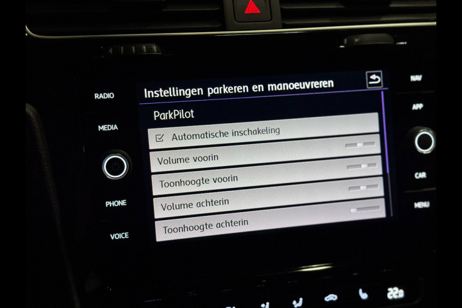 Volkswagen Golf 1.5 TSI R-LINE NAP | PANO | VIRTUAL | LED | KEYLESS | VOL!