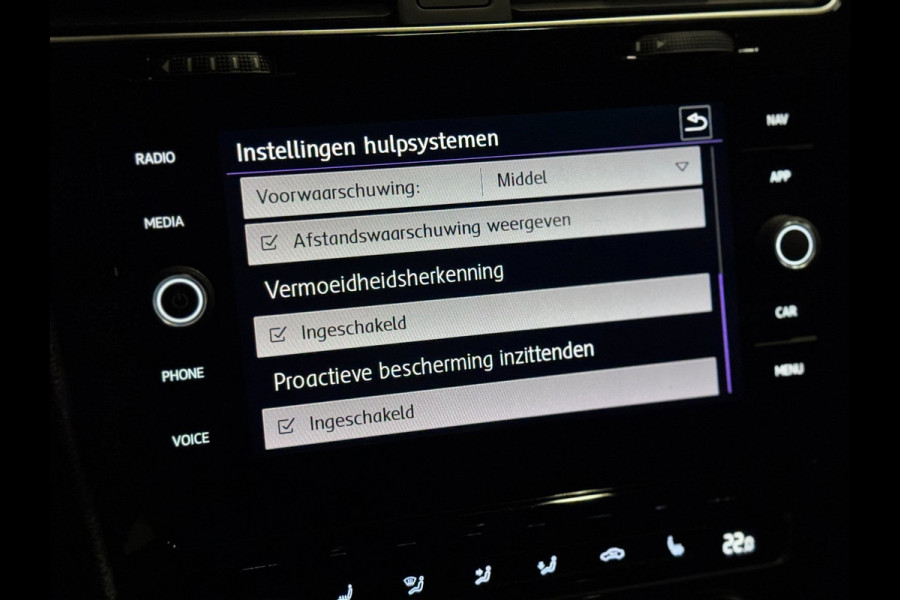 Volkswagen Golf 1.5 TSI R-LINE NAP | PANO | VIRTUAL | LED | KEYLESS | VOL!