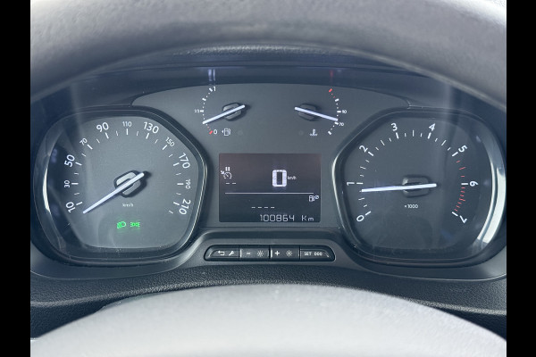 Opel Vivaro 2.0D 123pk L2H1 3-Pers. EURO6 Navi Apple Carplay Android Mirror Link Airco Cruise Control Regen-Lichtsensor Bluetooth Edition Schuifdeur Betonplex Vloer Lat om Lat betimmering Achterdeuren Origineel Nederlandse Auto