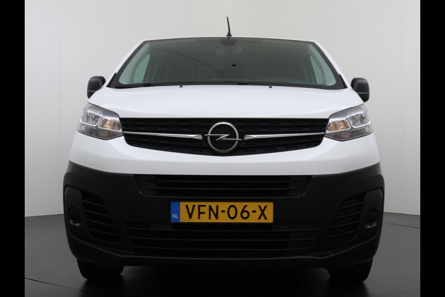 Opel Vivaro 2.0D 123pk L2H1 3-Pers. EURO6 Navi Apple Carplay Android Mirror Link Airco Cruise Control Regen-Lichtsensor Bluetooth Edition Schuifdeur Betonplex Vloer Lat om Lat betimmering Achterdeuren Origineel Nederlandse Auto