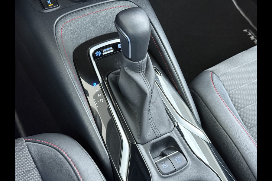 Toyota Corolla 2.0I 184 PK Hybride AUT. Trekhaak Pano-Dak Camera Adaptive-Cruise Apple Carplay Android Stoel+Stuurverwarming Navi* Ecc JBL®-Aud Led Privacy Glas Lane Assist Regen-Lichtsensor Keyless Voorruit Verwarmbaar Dodehoekdetectie Zeer compleet!