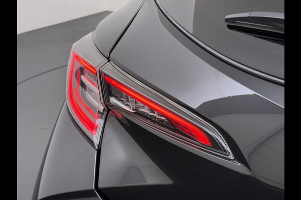 Toyota Corolla 2.0I 184 PK Hybride AUT. Trekhaak Pano-Dak Camera Adaptive-Cruise Apple Carplay Android Stoel+Stuurverwarming Navi* Ecc JBL®-Aud Led Privacy Glas Lane Assist Regen-Lichtsensor Keyless Voorruit Verwarmbaar Dodehoekdetectie Zeer compleet!