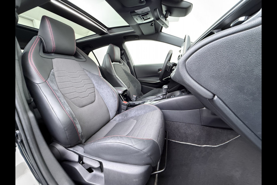 Toyota Corolla 2.0I 184 PK Hybride AUT. Trekhaak Pano-Dak Camera Adaptive-Cruise Apple Carplay Android Stoel+Stuurverwarming Navi* Ecc JBL®-Aud Led Privacy Glas Lane Assist Regen-Lichtsensor Keyless Voorruit Verwarmbaar Dodehoekdetectie Zeer compleet!