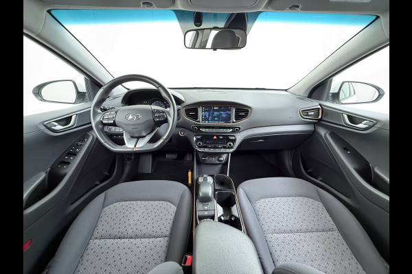 Hyundai IONIQ EV SOH 99,5% Navi Ecc Adap.Cruise Camera Comfort Android Auto Apple Carplay Infinity®-Hifi Isofix Bluetooth DAB VESS Lane Assist Regen-Licht sensor Origineel Nederlandse Auto Laatste Grote beurt bij 124.230km uitgev.