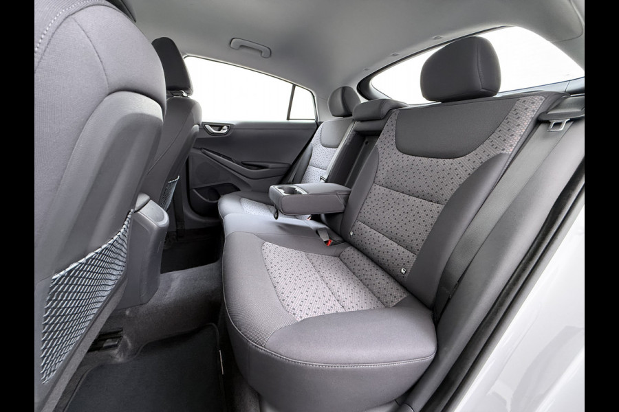 Hyundai IONIQ EV SOH 99,5% Navi Ecc Adap.Cruise Camera Comfort Android Auto Apple Carplay Infinity®-Hifi Isofix Bluetooth DAB VESS Lane Assist Regen-Licht sensor Origineel Nederlandse Auto Laatste Grote beurt bij 124.230km uitgev.