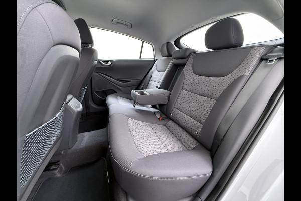 Hyundai IONIQ EV SOH 99,5% Navi Ecc Adap.Cruise Camera Comfort Android Auto Apple Carplay Infinity®-Hifi Isofix Bluetooth DAB VESS Lane Assist Regen-Licht sensor Origineel Nederlandse Auto Laatste Grote beurt bij 124.230km uitgev.