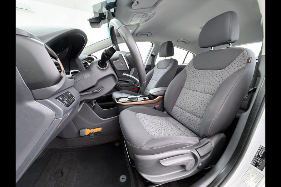 Hyundai IONIQ EV SOH 99,5% Navi Ecc Adap.Cruise Camera Comfort Android Auto Apple Carplay Infinity®-Hifi Isofix Bluetooth DAB VESS Lane Assist Regen-Licht sensor Origineel Nederlandse Auto Laatste Grote beurt bij 124.230km uitgev.
