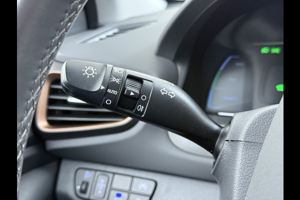Hyundai IONIQ EV SOH 99,5% Navi Ecc Adap.Cruise Camera Comfort Android Auto Apple Carplay Infinity®-Hifi Isofix Bluetooth DAB VESS Lane Assist Regen-Licht sensor Origineel Nederlandse Auto Laatste Grote beurt bij 124.230km uitgev.