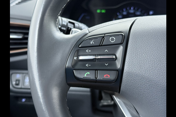 Hyundai IONIQ EV SOH 99,5% Navi Ecc Adap.Cruise Camera Comfort Android Auto Apple Carplay Infinity®-Hifi Isofix Bluetooth DAB VESS Lane Assist Regen-Licht sensor Origineel Nederlandse Auto Laatste Grote beurt bij 124.230km uitgev.