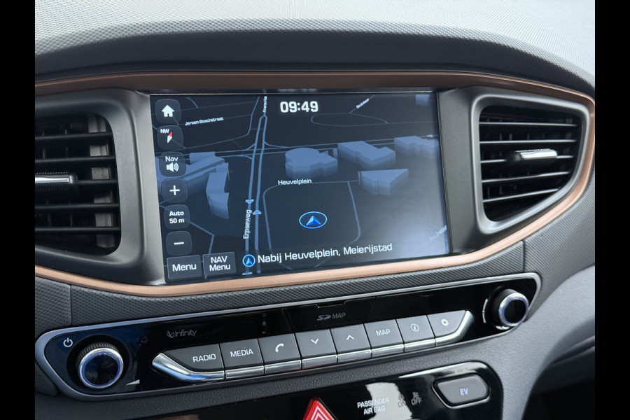 Hyundai IONIQ EV SOH 99,5% Navi Ecc Adap.Cruise Camera Comfort Android Auto Apple Carplay Infinity®-Hifi Isofix Bluetooth DAB VESS Lane Assist Regen-Licht sensor Origineel Nederlandse Auto Laatste Grote beurt bij 124.230km uitgev.