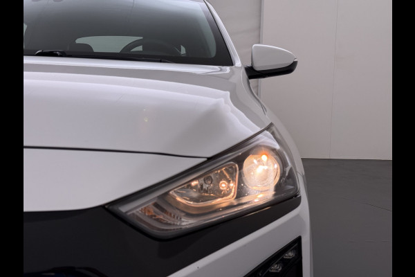 Hyundai IONIQ EV SOH 99,5% Navi Ecc Adap.Cruise Camera Comfort Android Auto Apple Carplay Infinity®-Hifi Isofix Bluetooth DAB VESS Lane Assist Regen-Licht sensor Origineel Nederlandse Auto Laatste Grote beurt bij 124.230km uitgev.