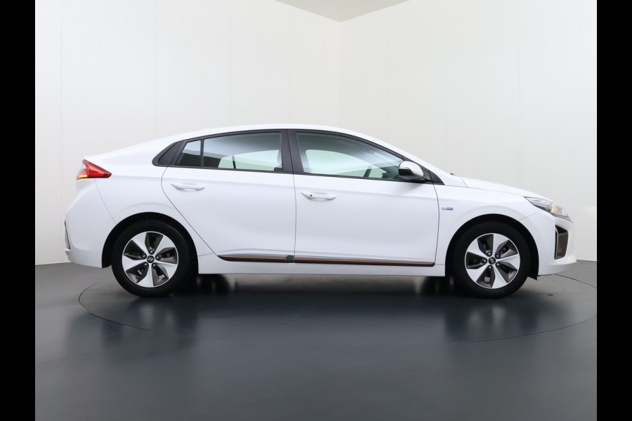 Hyundai IONIQ EV SOH 99,5% Navi Ecc Adap.Cruise Camera Comfort Android Auto Apple Carplay Infinity®-Hifi Isofix Bluetooth DAB VESS Lane Assist Regen-Licht sensor Origineel Nederlandse Auto Laatste Grote beurt bij 124.230km uitgev.