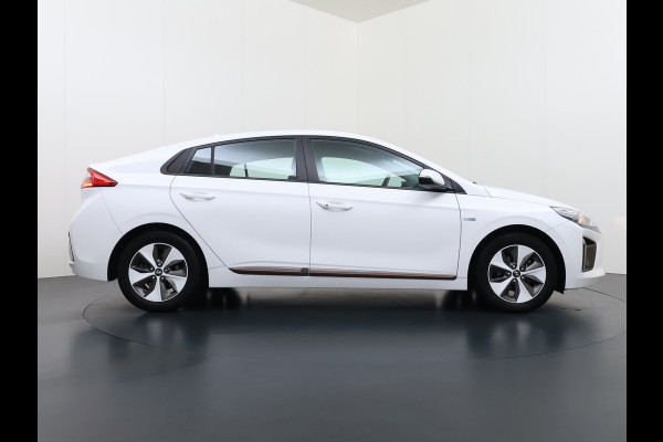 Hyundai IONIQ EV SOH 99,5% Navi Ecc Adap.Cruise Camera Comfort Android Auto Apple Carplay Infinity®-Hifi Isofix Bluetooth DAB VESS Lane Assist Regen-Licht sensor Origineel Nederlandse Auto Laatste Grote beurt bij 124.230km uitgev.
