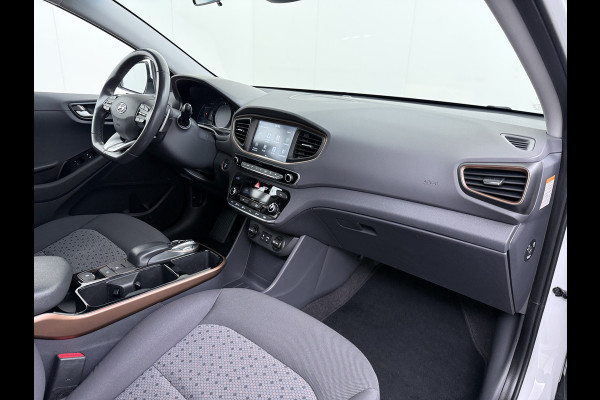 Hyundai IONIQ EV SOH 99,5% Navi Ecc Adap.Cruise Camera Comfort Android Auto Apple Carplay Infinity®-Hifi Isofix Bluetooth DAB VESS Lane Assist Regen-Licht sensor Origineel Nederlandse Auto Laatste Grote beurt bij 124.230km uitgev.