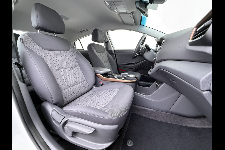 Hyundai IONIQ EV SOH 99,5% Navi Ecc Adap.Cruise Camera Comfort Android Auto Apple Carplay Infinity®-Hifi Isofix Bluetooth DAB VESS Lane Assist Regen-Licht sensor Origineel Nederlandse Auto Laatste Grote beurt bij 124.230km uitgev.