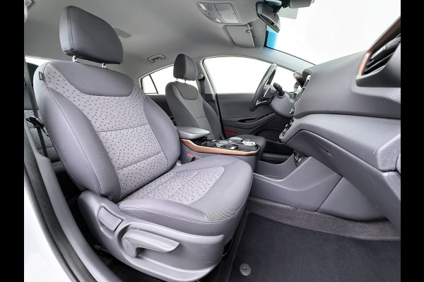 Hyundai IONIQ EV SOH 99,5% Navi Ecc Adap.Cruise Camera Comfort Android Auto Apple Carplay Infinity®-Hifi Isofix Bluetooth DAB VESS Lane Assist Regen-Licht sensor Origineel Nederlandse Auto Laatste Grote beurt bij 124.230km uitgev.