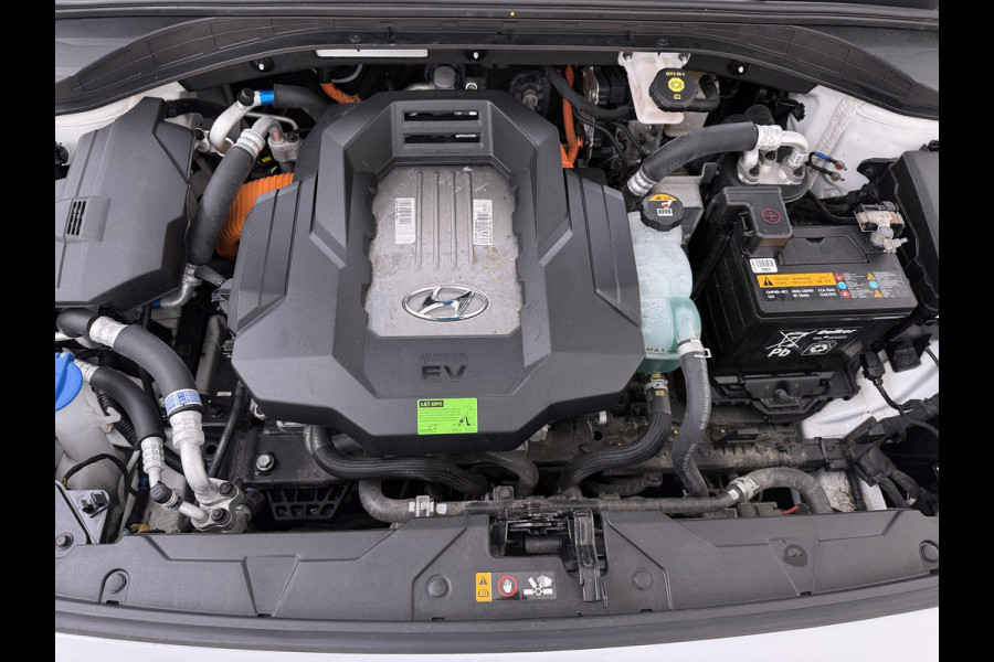 Hyundai IONIQ EV SOH 99,5% Navi Ecc Adap.Cruise Camera Comfort Android Auto Apple Carplay Infinity®-Hifi Isofix Bluetooth DAB VESS Lane Assist Regen-Licht sensor Origineel Nederlandse Auto Laatste Grote beurt bij 124.230km uitgev.