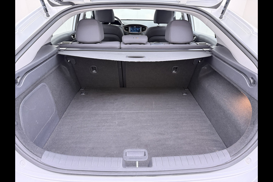 Hyundai IONIQ EV SOH 99,5% Navi Ecc Adap.Cruise Camera Comfort Android Auto Apple Carplay Infinity®-Hifi Isofix Bluetooth DAB VESS Lane Assist Regen-Licht sensor Origineel Nederlandse Auto Laatste Grote beurt bij 124.230km uitgev.