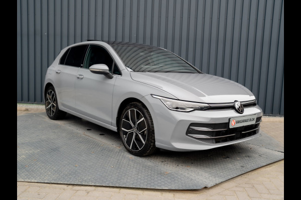 Volkswagen Golf 1.5 eTSI 50 Edition | Panodak | Trekhaak wegkl. | Stoelgeheugen | Head Up | IQ Light | Prijs Rijklaar!!